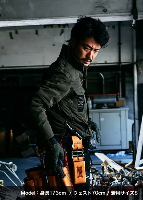 動きやすさを損なわない軽量アウターの特徴